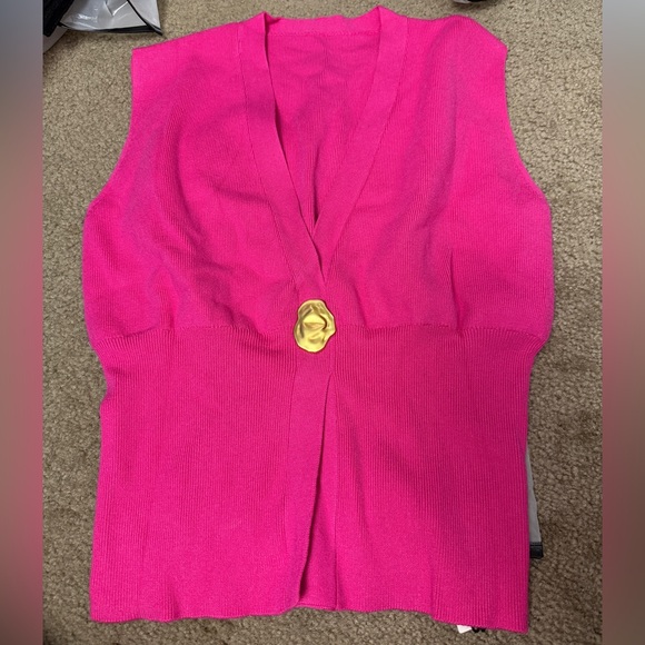 Commense Pink V-Neck Buttoned Detail Sweater Vest - Picture 2 of 9